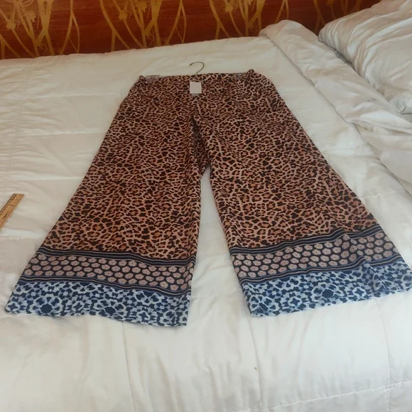 Wide Leg Resort Style Pants - Picture 1 of 4